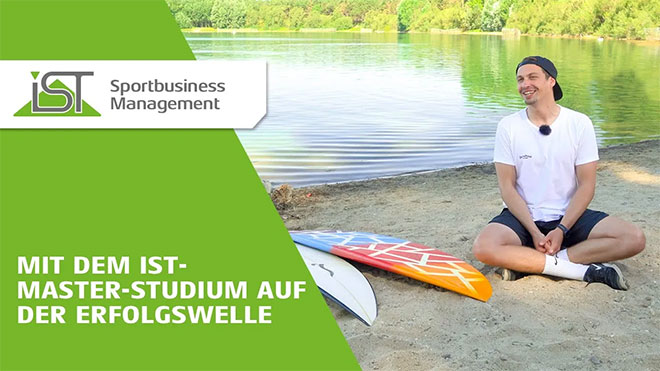 Sportmanagement Studium Master-Student am See