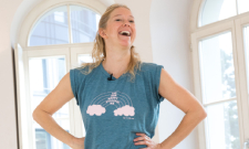 Riccarda Kolb, Expertin für Stressprävention und Yoga-Lehrerin, führt durch das IST-Webinar.