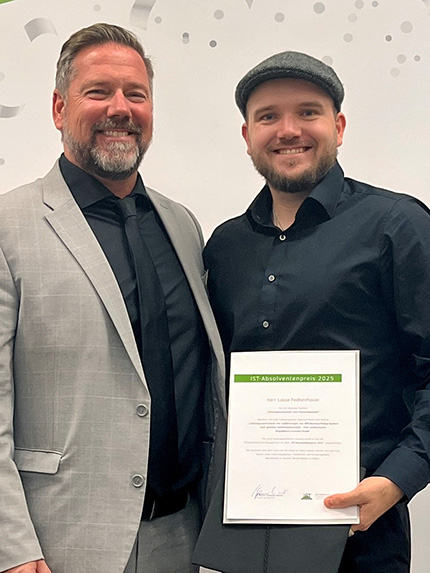 IST-Prof. Dr. Stephan Geisler und Absolventenpreisträger Lasse Fedkenhauer