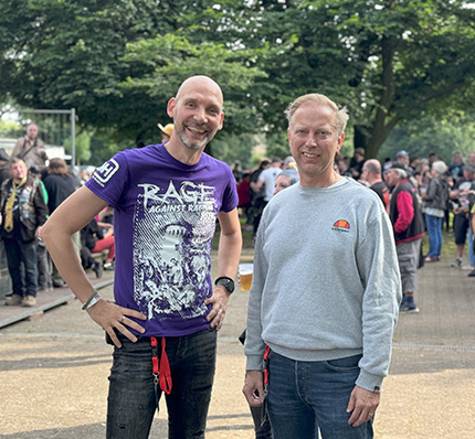 Prof. Dr. Matthias Bauer und wissenschaftlicher Mitarbeiter Tom Naber