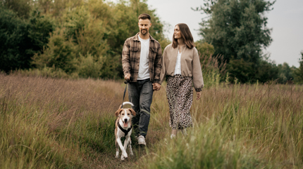 Lara und Luca mit Hund