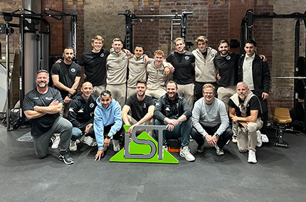 IST-Team und das Team von One Football